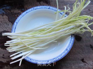 Fried Duck Eggs with Leek Sprouts recipe