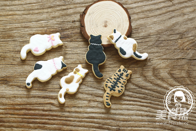 Cute Cartoon Biscuits with Icing Sugar recipe