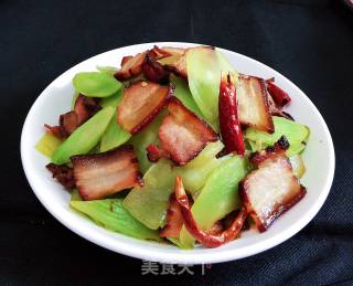 Stir-fried Bacon with Lettuce recipe