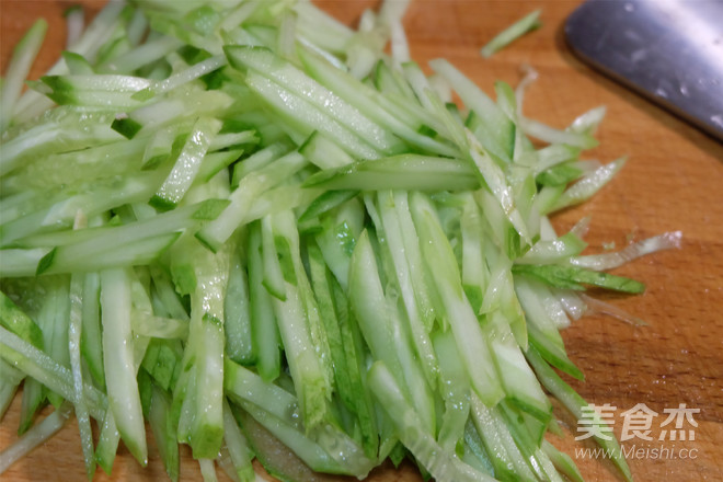 Cucumber and Egg Mixed with Tofu Shreds recipe