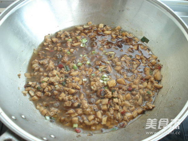 Pleurotus Eryngii and Black Bean Sauce Noodles recipe