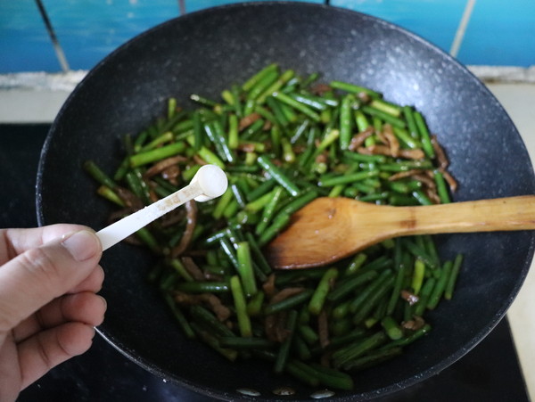 Stir-fried Pork with Garlic Moss recipe