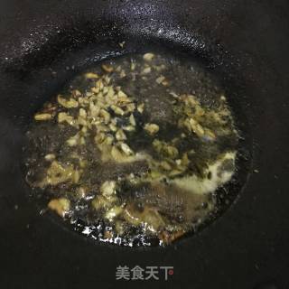 Stir-fried Okra with Garlic recipe