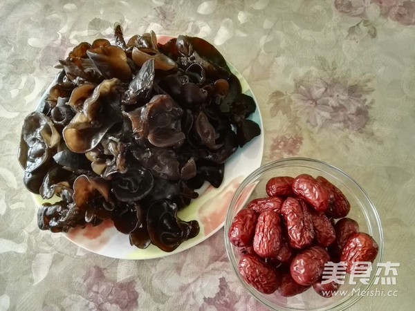Hawthorn, Black Fungus and Red Date Soup recipe