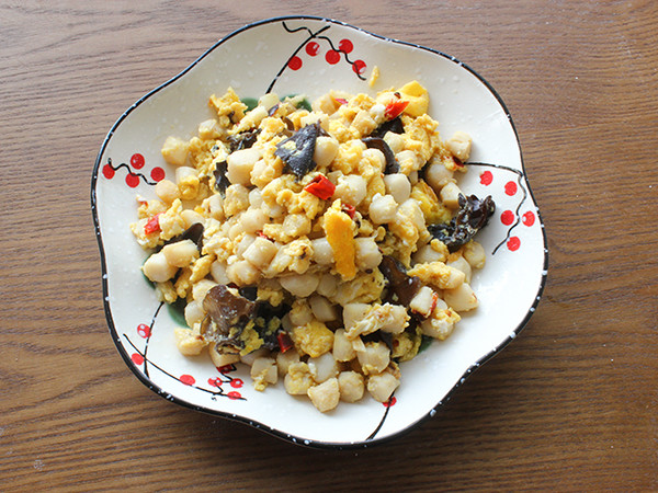 Fried Scallop with Fungus and Egg recipe