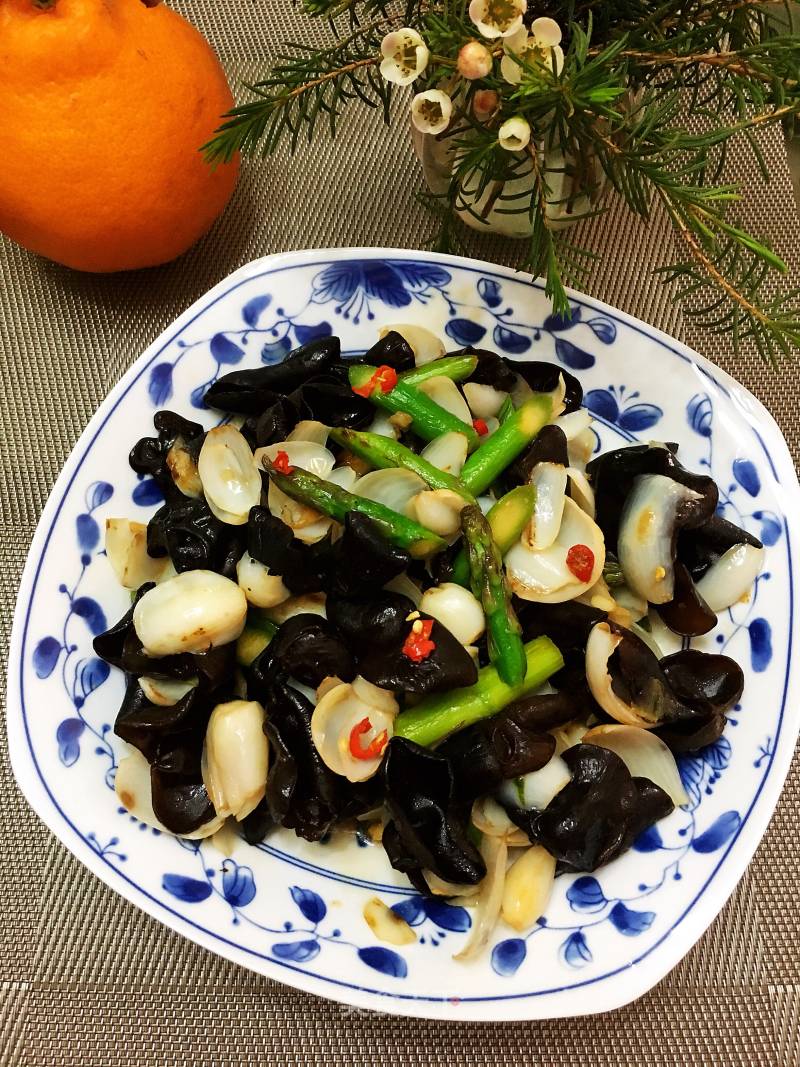 Fried Fungus with Fresh Lily recipe