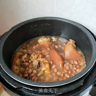 Peanut Stewed Trotter recipe