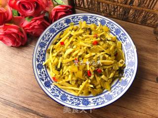 Stir-fried Sauerkraut with Winter Bamboo Shoots recipe