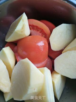 Stewed Beef Brisket with Tomatoes and Potatoes recipe