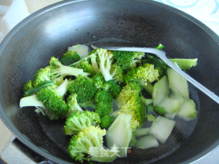 Stir-fried Sausage with Broccoli recipe