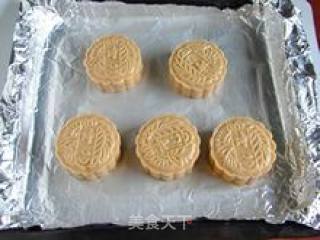 Favorite Cantonese-style Moon Cake-[egg Yolk Lotus Paste Moon Cake] recipe