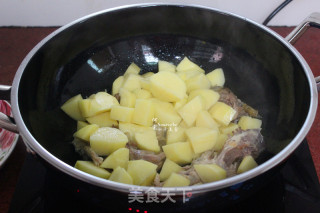 Potato Stewed Chicken Bones recipe