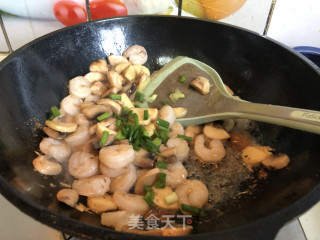 Stir-fried Shrimp with Mushroom and Winter Bamboo Shoots recipe