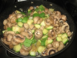 Stir-fried Mushrooms with Zucchini Shrimp Skin recipe