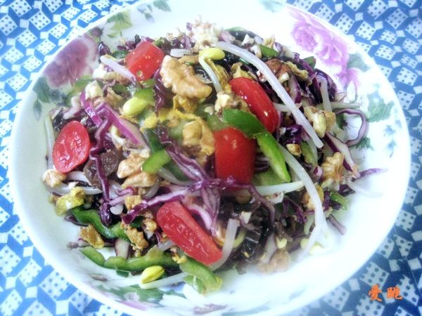Colorful Shredded Walnut Salad recipe