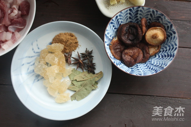 Taiwan Style Mushroom Braised Pork Rice recipe