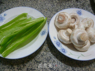 Stir-fried Mushrooms with Green Peppers recipe