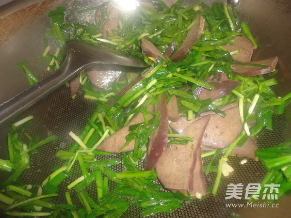 Stir-fried Pork Liver with Leek recipe