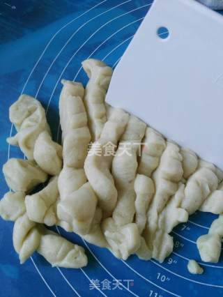 Egg Yolk Pastry ~ Detailed Process of Kneading The Oily Crust by Hand recipe