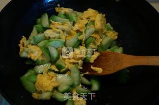 Scrambled Eggs with Loofah recipe