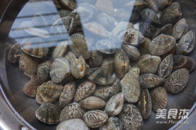 Black Pepper Popped Clams recipe