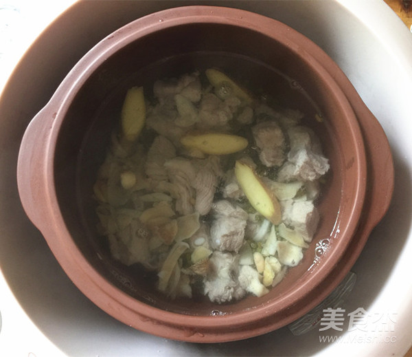 Mung Bean Lily Pork Ribs Soup recipe