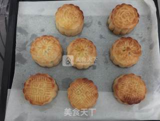 Mooncakes with Egg Yolk and Lotus Seed Paste recipe