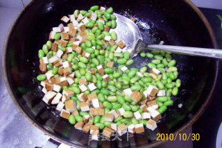 [seasonal Dishes with Wine]-stir-fried Diced Pork with Dried Soybeans recipe