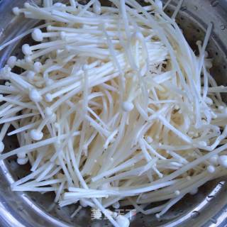 Enoki Mushroom in Tomato Sauce recipe