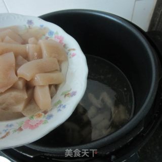 Tofu Soup with Small Intestine, Mushroom and Taro recipe