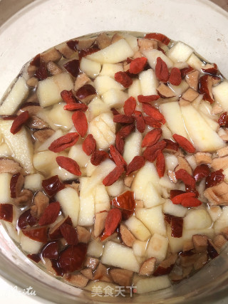 Apple and Red Date Soup recipe