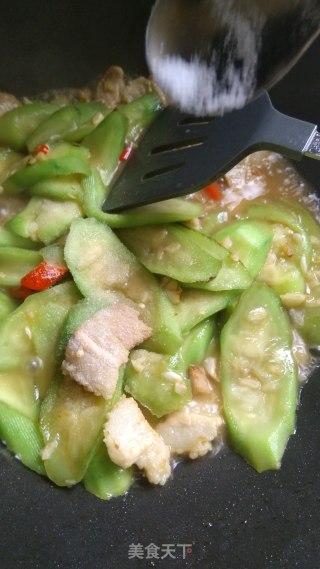 Stir-fried Pork Belly with Loofah recipe