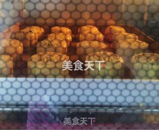 Cantonese-style Moon Cakes Simple Recipe recipe