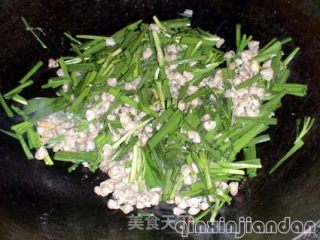 Stir-fried Sand Clam with Leek recipe