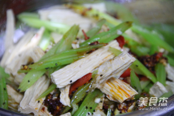 Celery Mixed with Yuba recipe