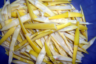 Stir-fried Bamboo Shoots with Lean Meat recipe