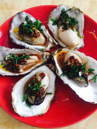 Steamed Oysters with Garlic Chili Sauce recipe