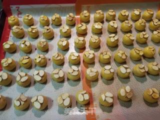 Salted Egg Yolk Almond Crisp recipe
