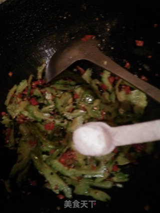 Stir-fried Bitter Gourd with Chopped Pepper and Black Bean Sauce recipe