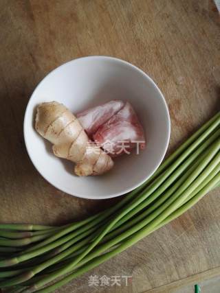 Stir-fried Pork Belly with Garlic Moss recipe