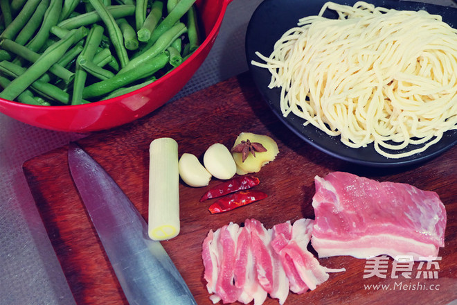 Braised Noodles with Beans recipe