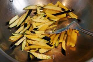 Vegetarian Fried Green Pepper Eggplant and Potato Chips recipe