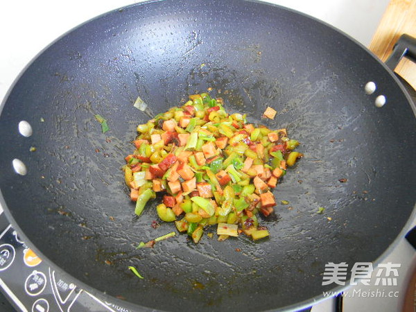 Ham, Green Pepper, Spicy Black Bean Sauce Noodles recipe