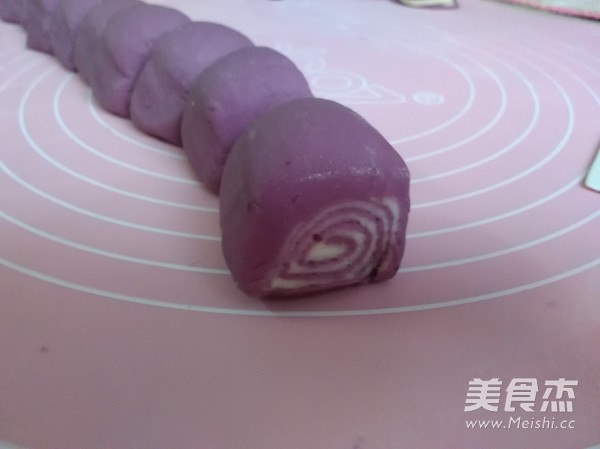 Spiral Purple Sweet Potato Bun recipe