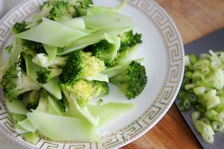 Fried Goose Eggs with Broccoli Vegetarian recipe