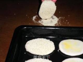 Step by Step Teaches You How to Make Traditional Snacks-huangqiao Sesame Seed Cakes recipe