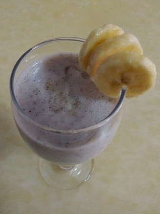 Banana and Dragon Fruit Honey Milkshake recipe