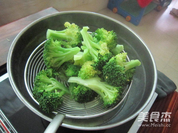 Fried Dried Squid with Broccoli recipe