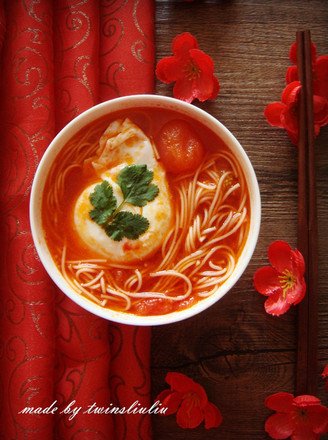 Western Red Fungus and Egg Longxu Noodle Soup