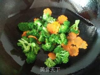 Scrambled Eggs with Broccoli and Carrots recipe